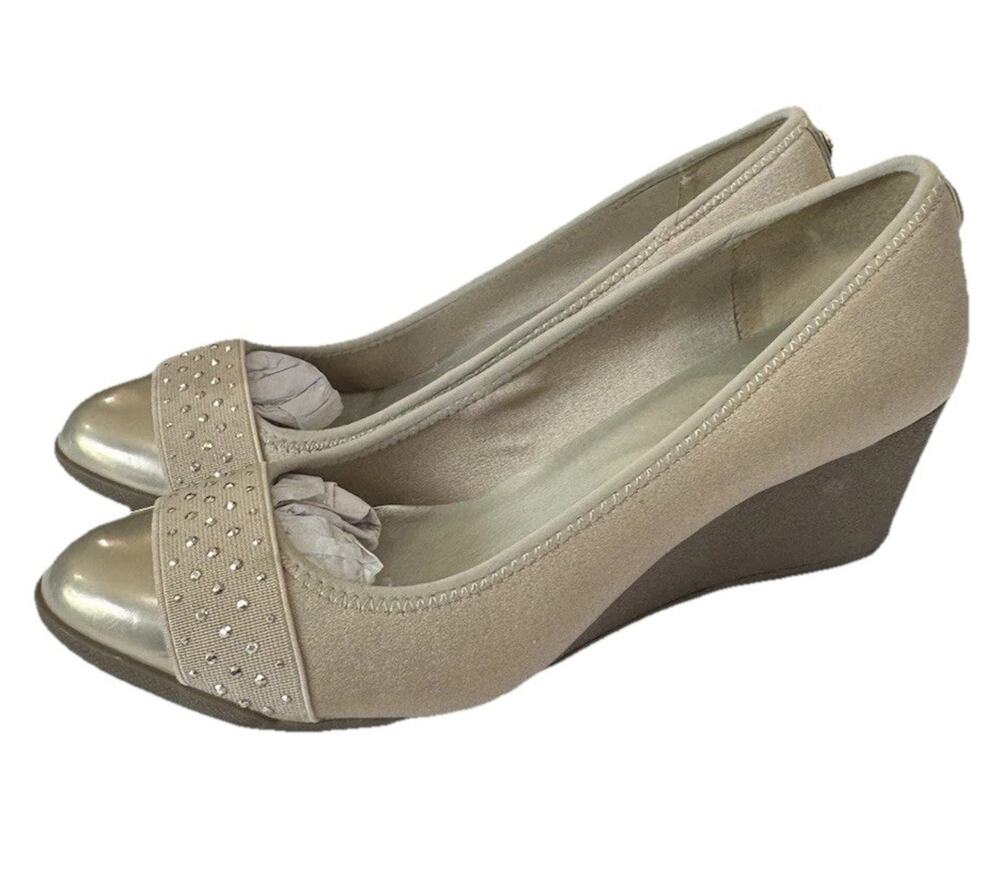 Anne Klein Sport Ballet Flats Womens 9 Beige Gold Studded Cap Toe Office